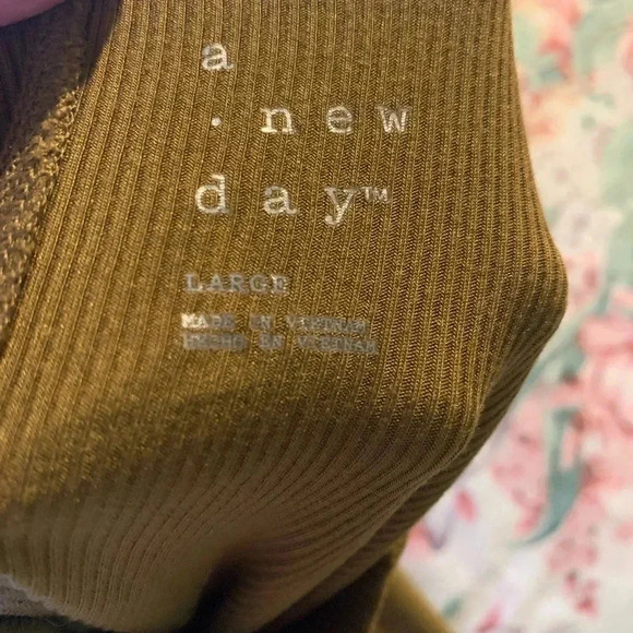 A New Day 3/4 Sleeve Women’s olive Green Top Size small - Picture 6 of 9
